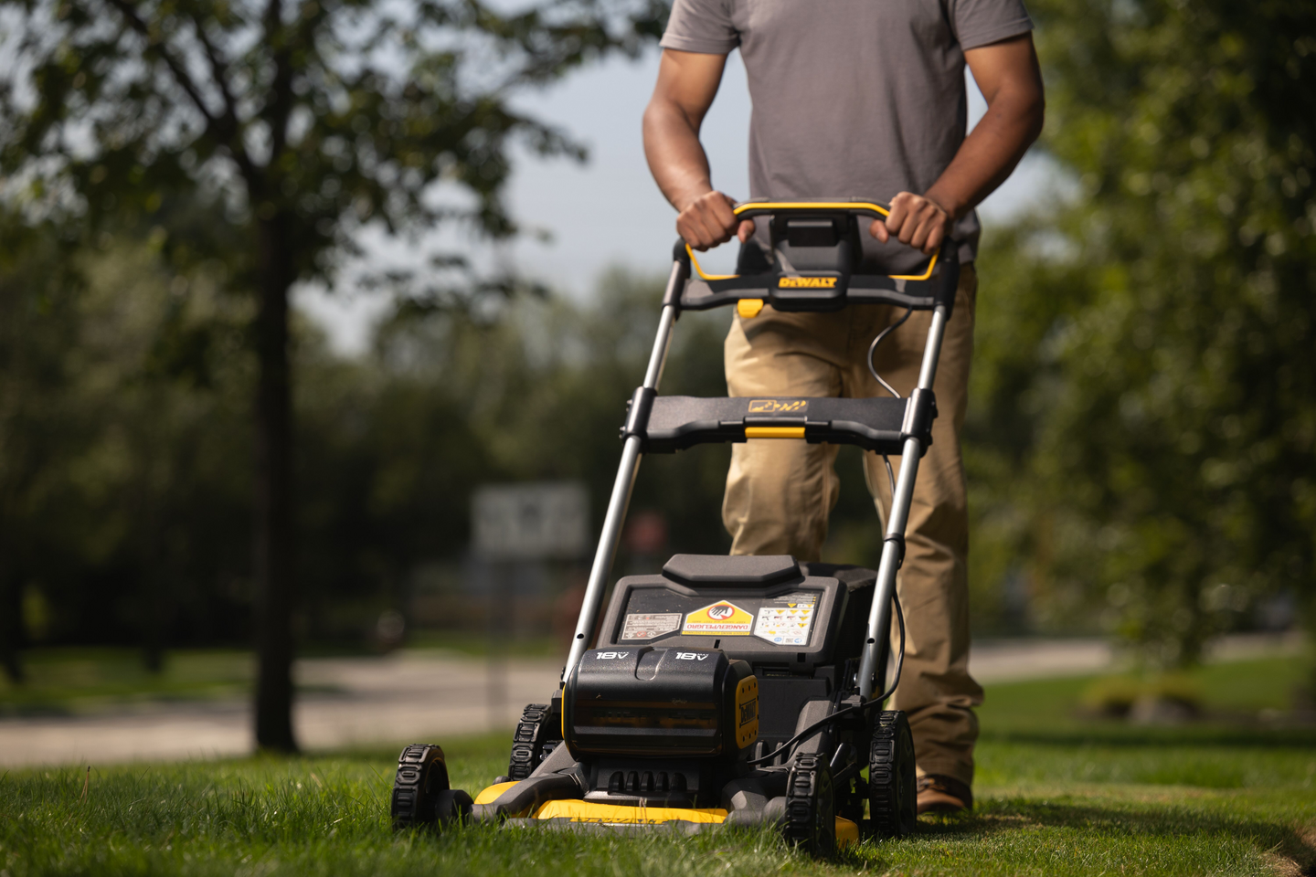 Akkuruohonleikkuri DeWalt DCMWP134W2 2x18V 2x8,0Ah