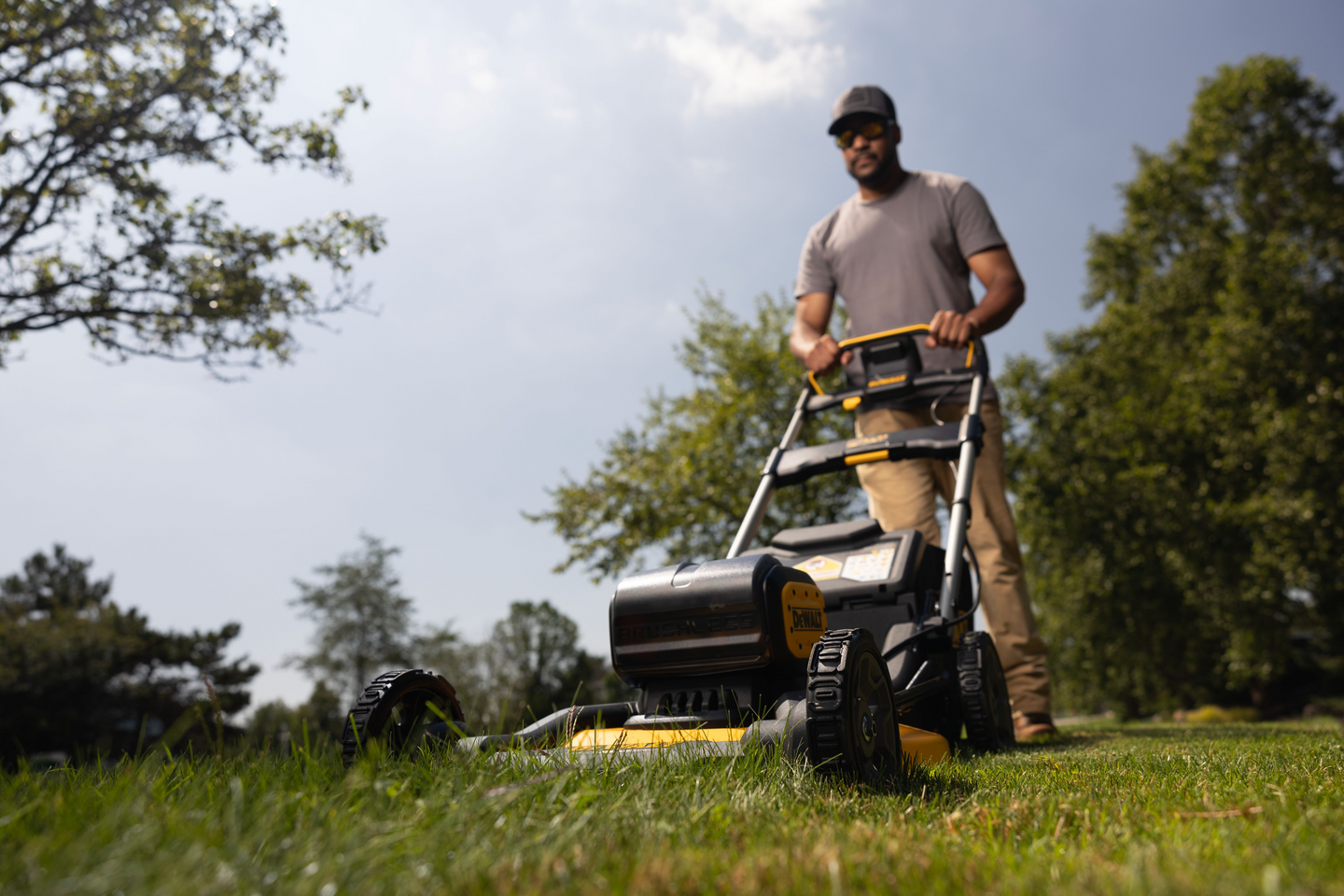 Akkuruohonleikkuri DeWalt DCMWP134W2 2x18V 2x8,0Ah