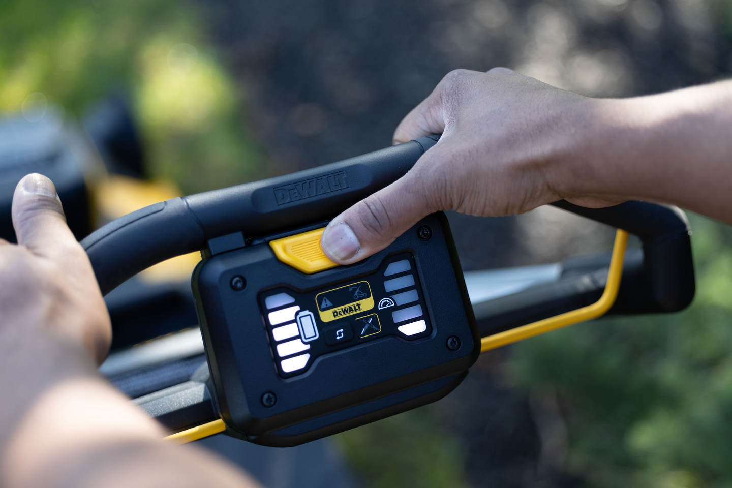 Akkuruohonleikkuri DeWalt DCMWP134W2 2x18V 2x8,0Ah