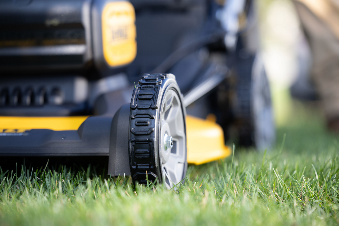 Akkuruohonleikkuri DeWalt DCMWP134W2 2x18V 2x8,0Ah