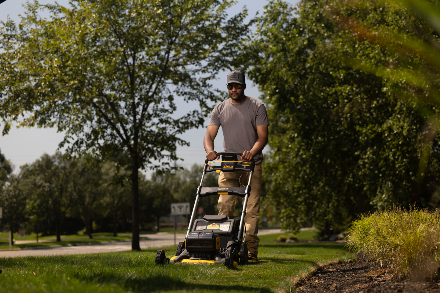 Akkuruohonleikkuri DeWalt DCMWP134W2 2x18V 2x8,0Ah