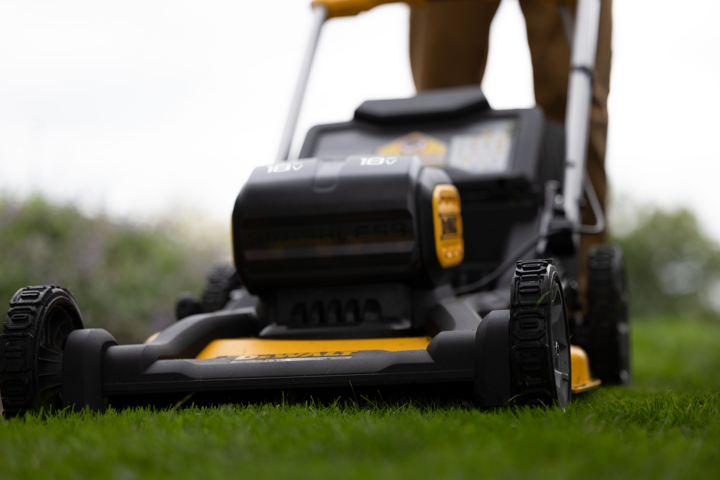 Akkuruohonleikkuri DeWalt DCMWSP156W2 2x18V 2x8,0Ah