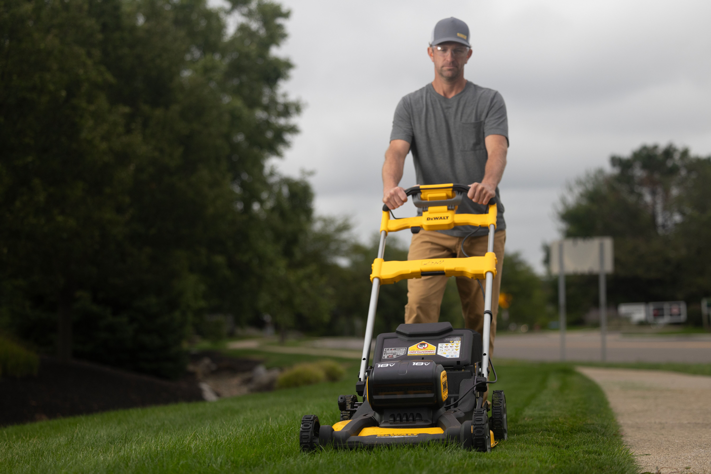 Akkuruohonleikkuri DeWalt DCMWSP156W2 2x18V 2x8,0Ah