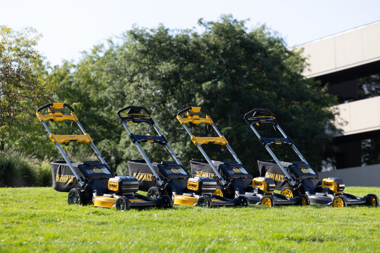 Akkuruohonleikkuri DeWalt DCMWSP156W2 2x18V 2x8,0Ah