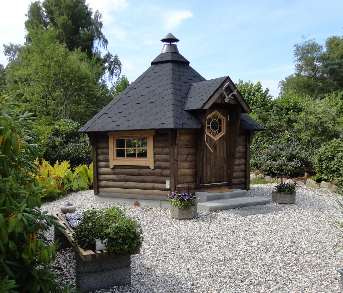 Grillikota 6.5B on 6,5 m² ja sisältää grillin