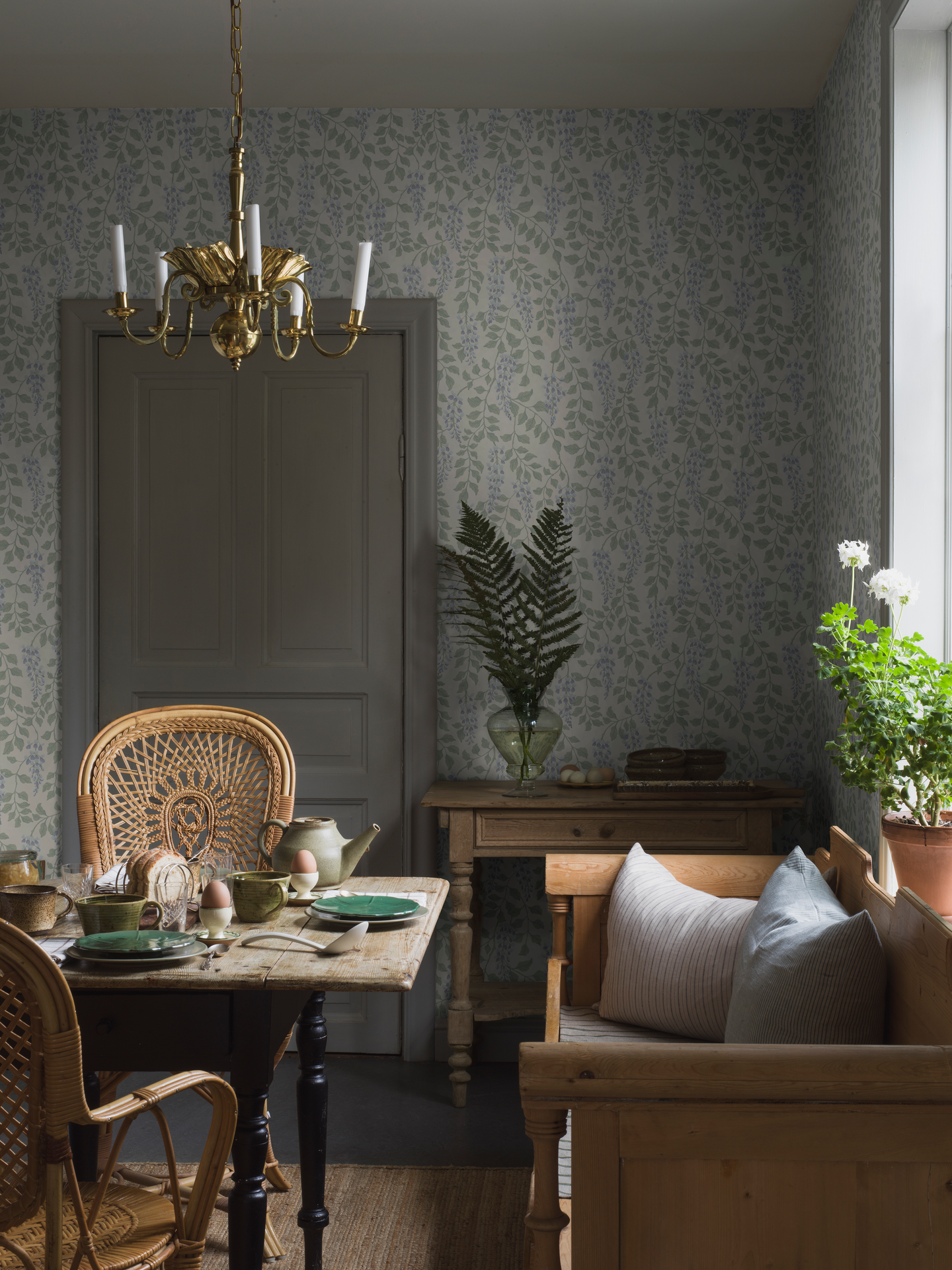 Kuitutapetti Boråstapeter Orangeri 5707 Blåregn 10,05m