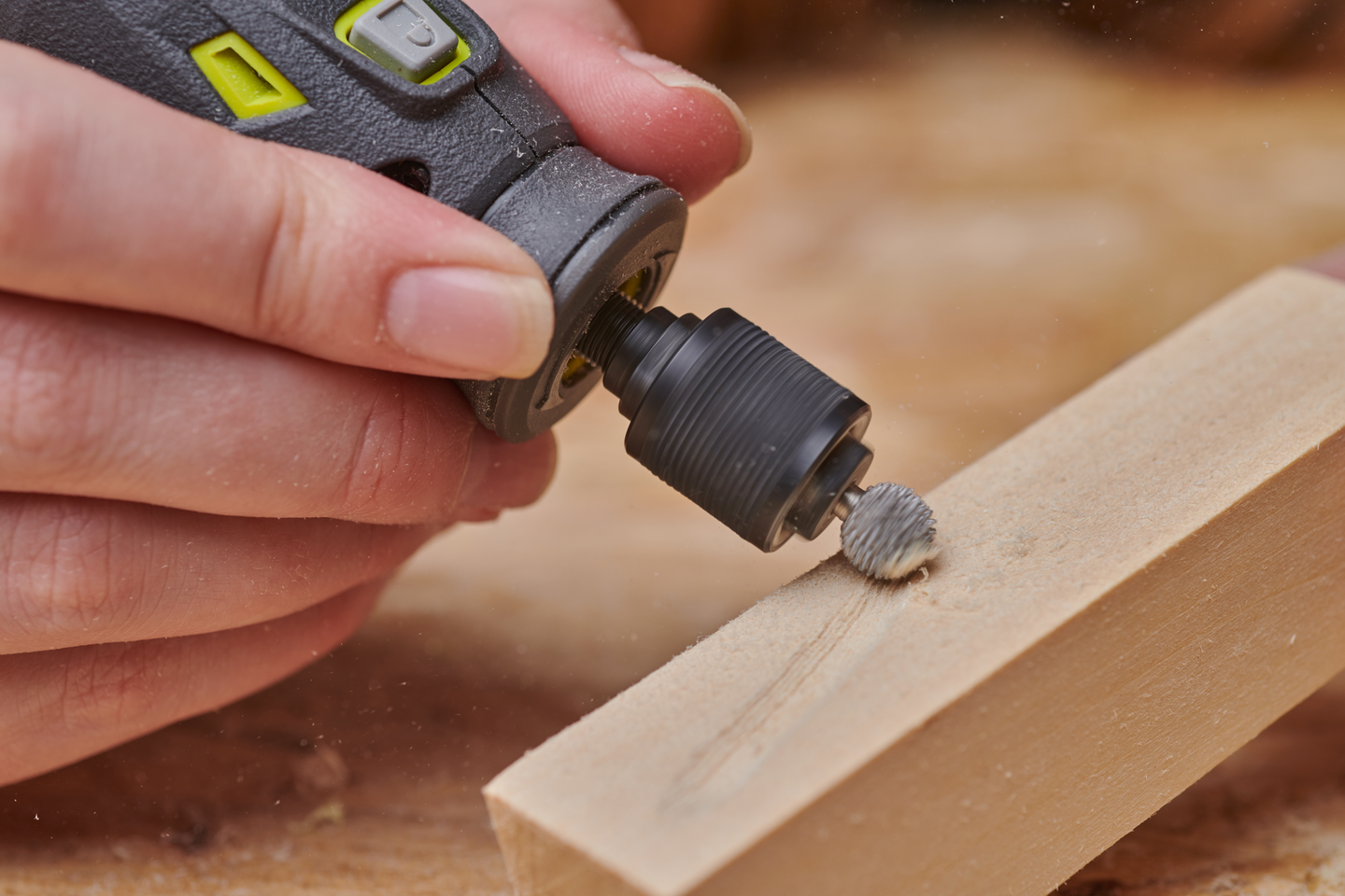 Kovametallijyrsin Ryobi struktuurihammastettu sileään viimeistelyyn