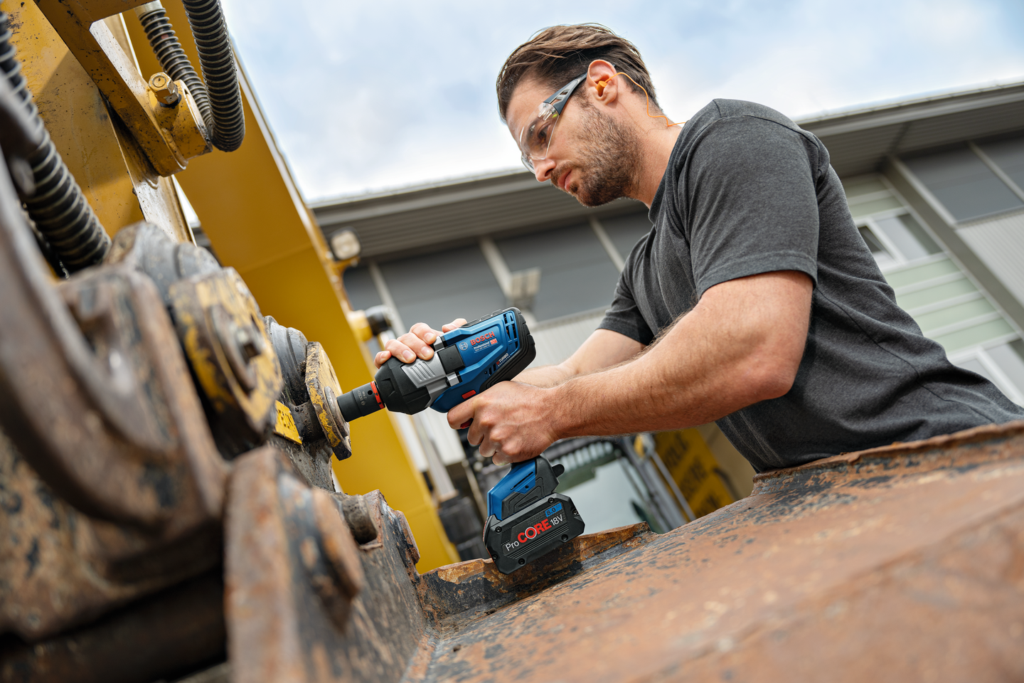 Akkuiskumutterinväännin Bosch GDS 18V-1600 HC Solo GCY 42 L-Boxx