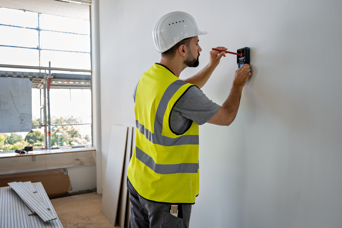 Rakenneilmaisin Bosch GMS 120-27 + tasku