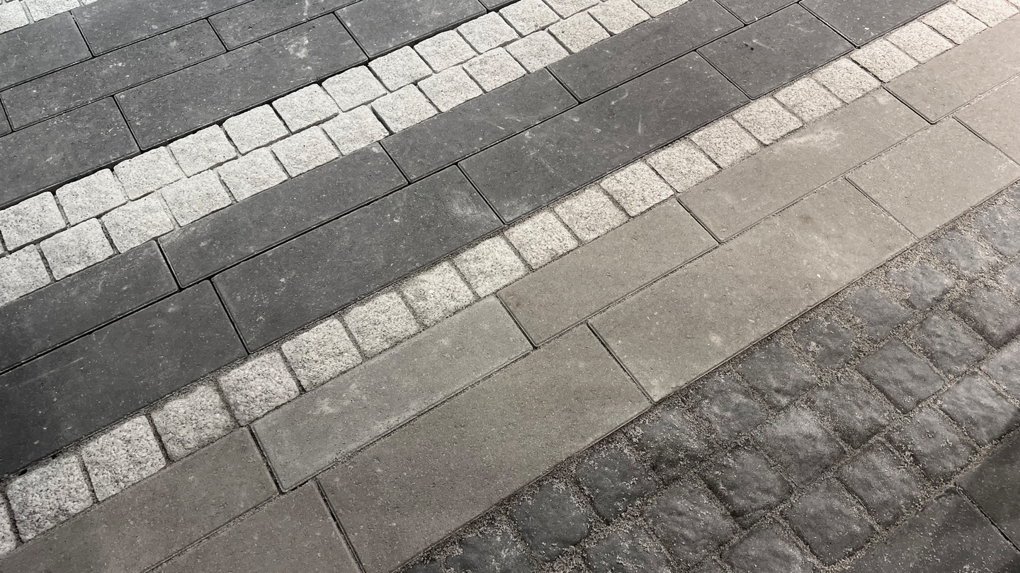 Piano-kivet Rudus musta