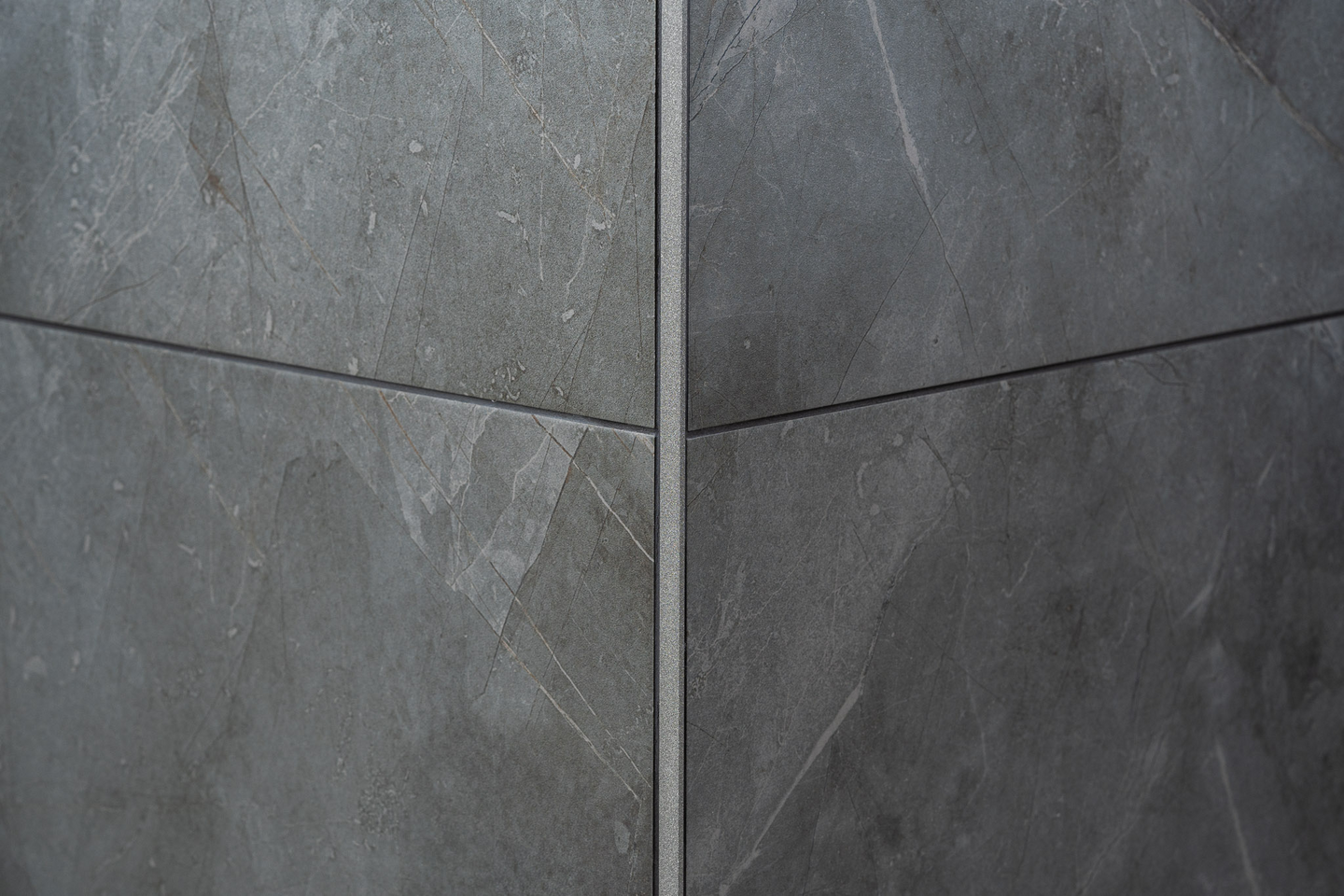 Laattalista Genesis L-malli 12mm 250cm Dark Granite