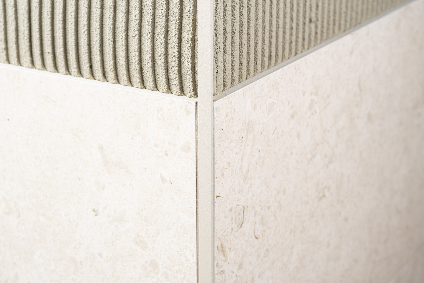 Laattalista Genesis L-malli 8mm 250cm Sandstone