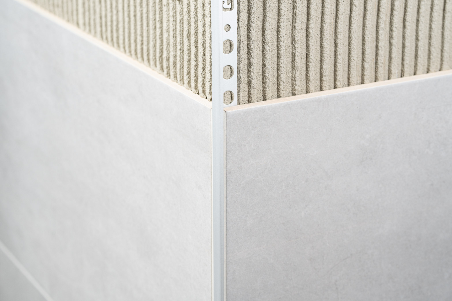 Laattalista Genesis L-malli 12mm 250cm matta hopea