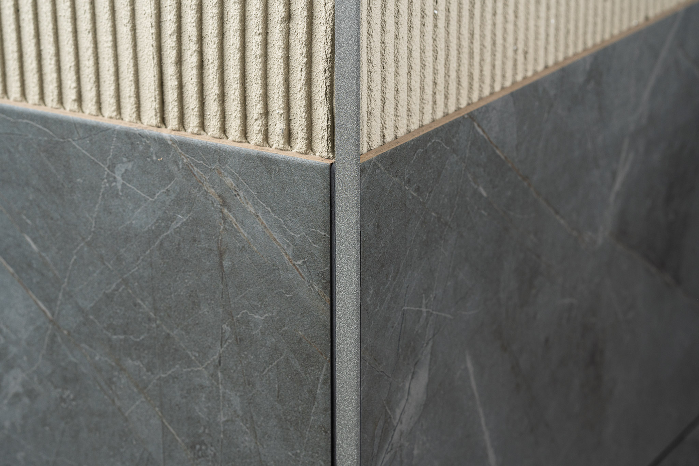 Laattalista Genesis L-malli 8mm 250cm Dark Granite