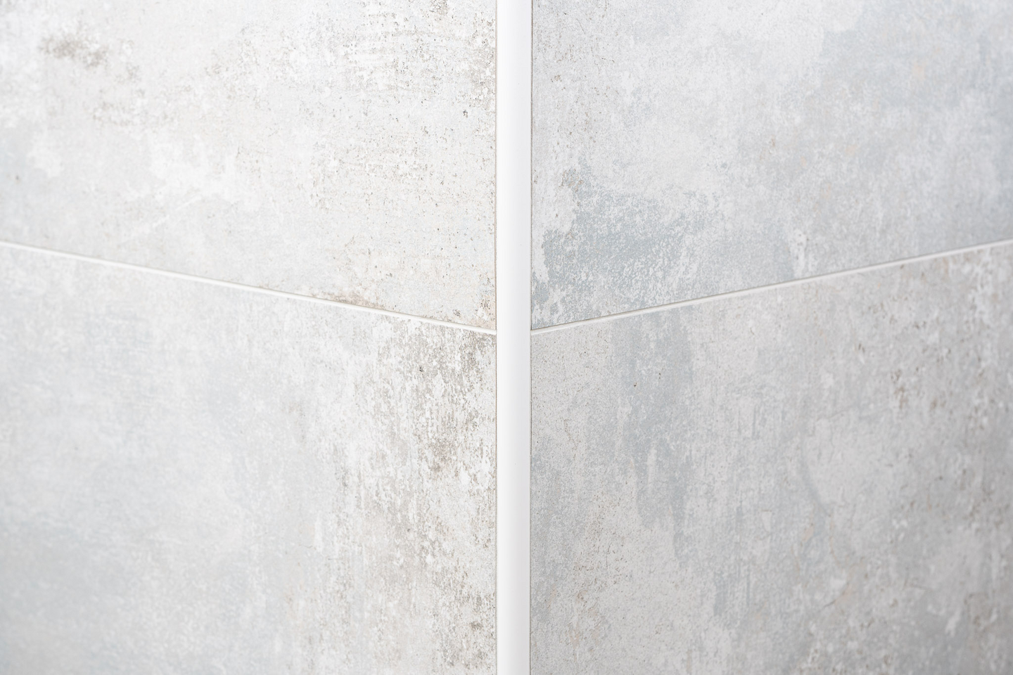 Laattalista Genesis 8mm valkoinen muovi 250cm