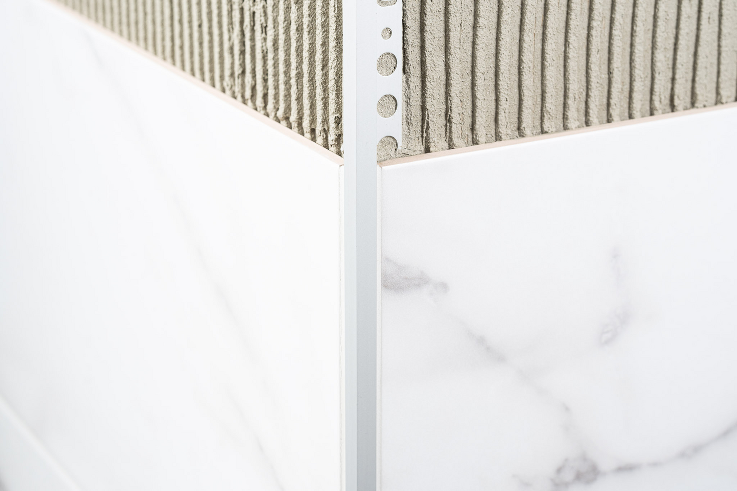 Laattalista Genesis neliö 10mm 250cm matta hopea