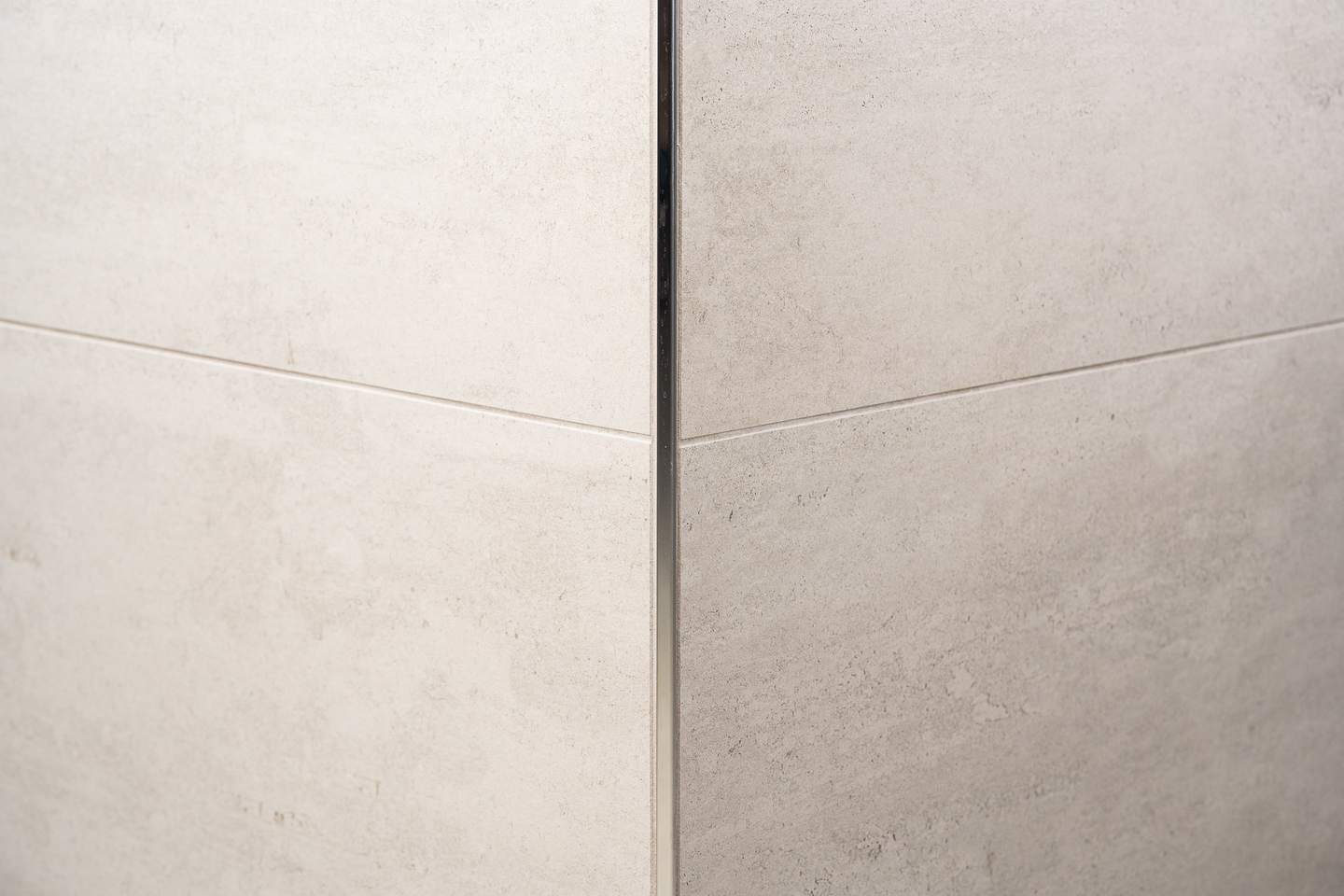 Laattalista Genesis L-malli 8mm 250cm RST