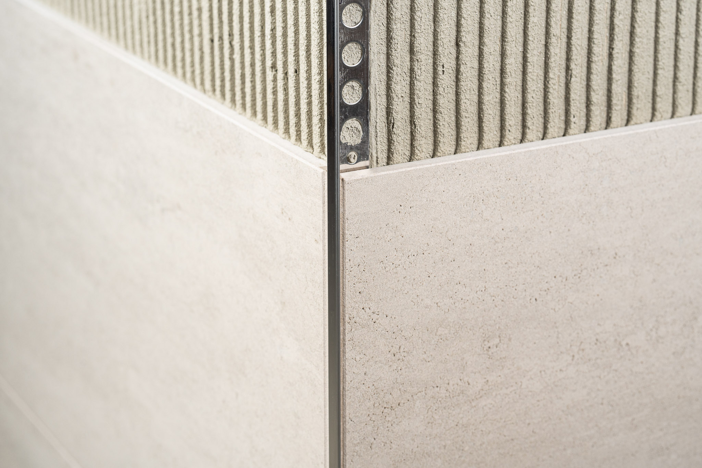 Laattalista Genesis L-malli 12mm 250cm Rst