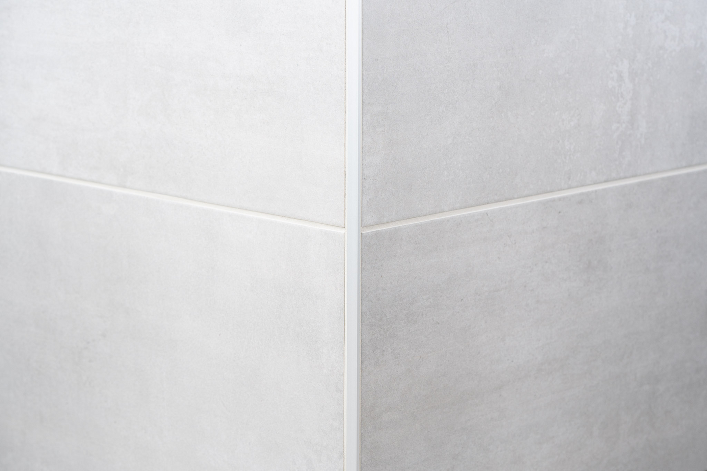 Laattalista Genesis L-malli 10mm 250 cm matta hopea