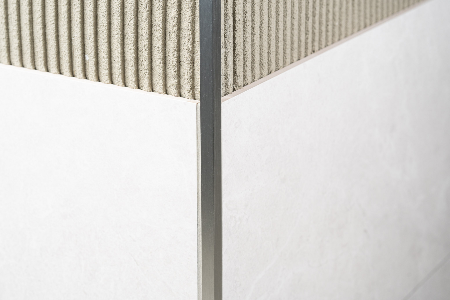 Laattalista neliö 10mm kiiltävä hopea 250cm