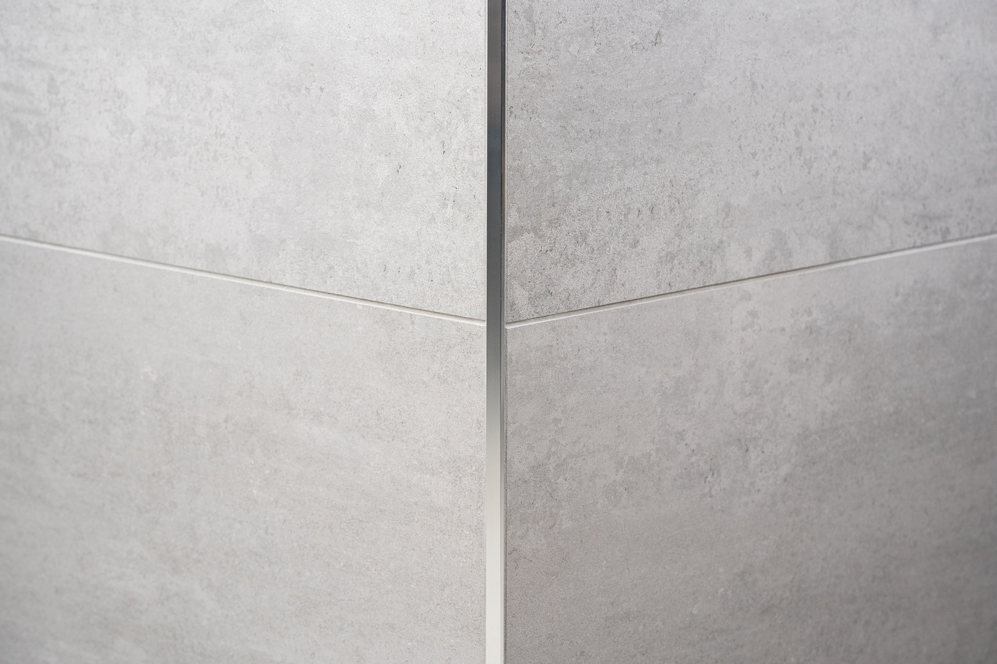 Laattalista Genesis L-malli 12mm 250cm kiiltävä hopea