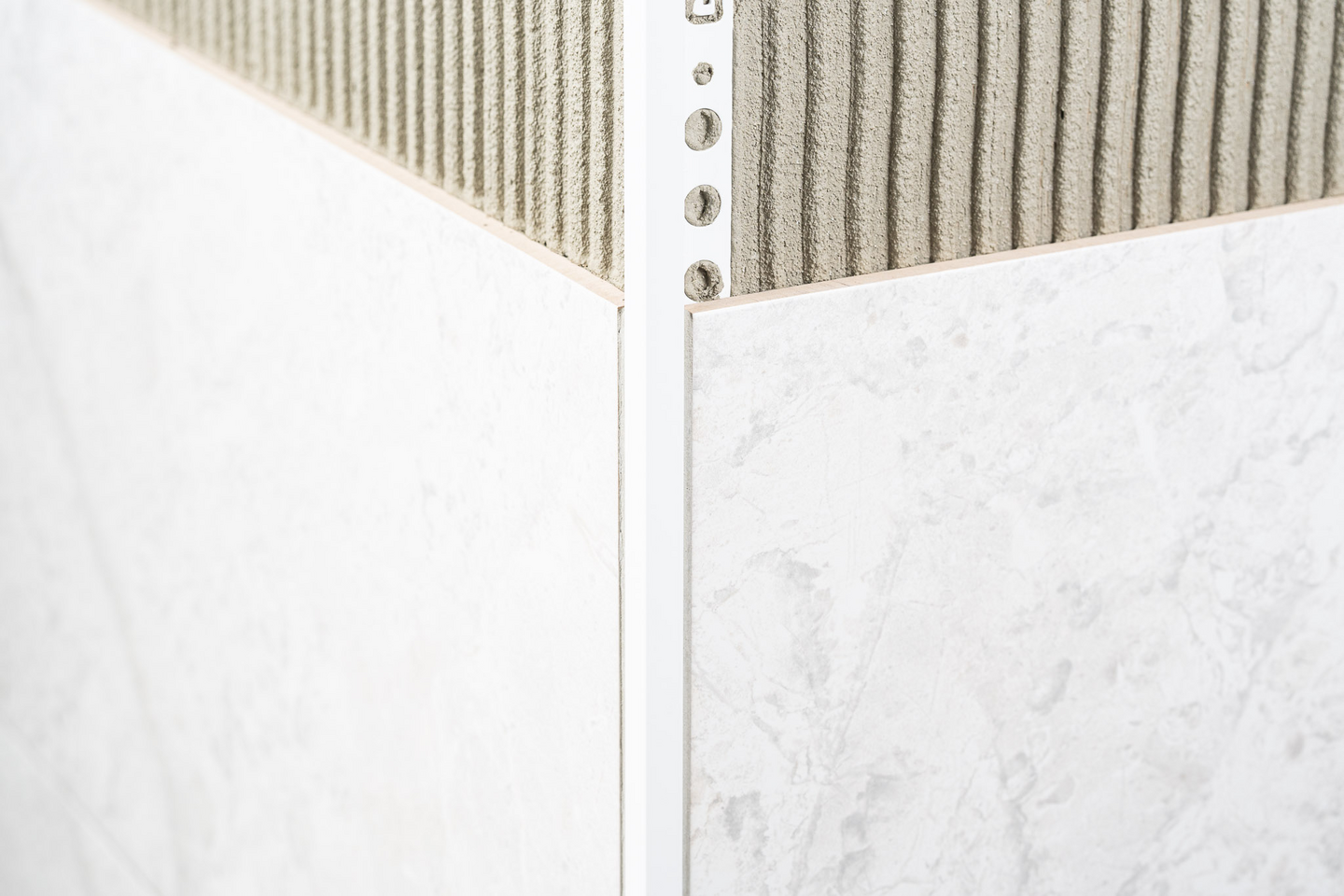 Laattalista Genesis 12mm valkoinen 250cm