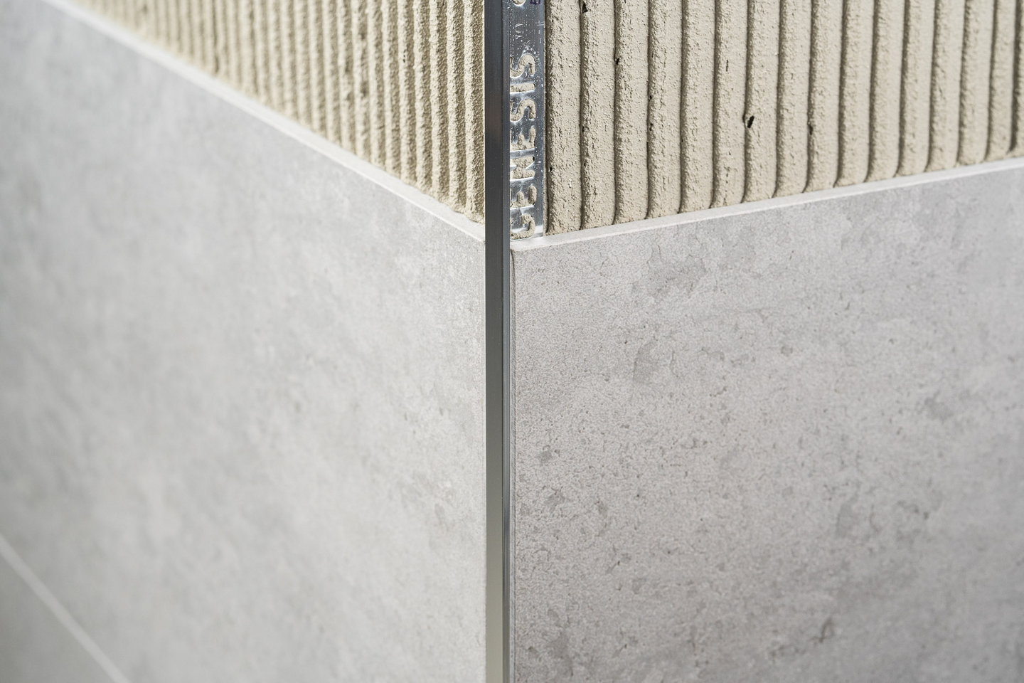 Laattalista Genesis L-malli 10mm 250 cm kiiltävä hopea