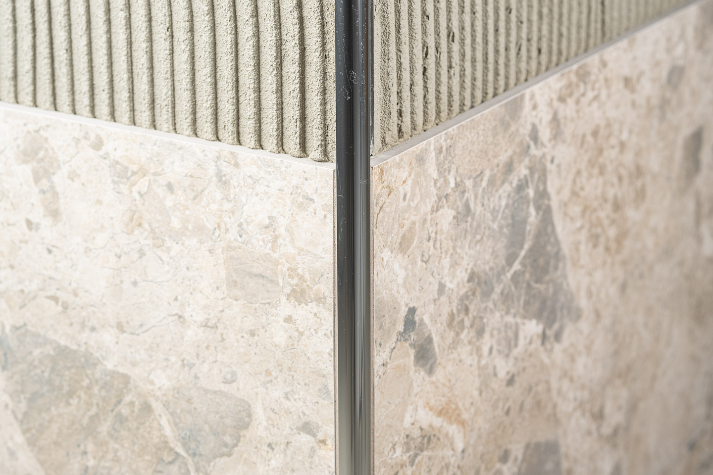 Laattalista 8mm kiiltävä hopea 250cm pyöreä