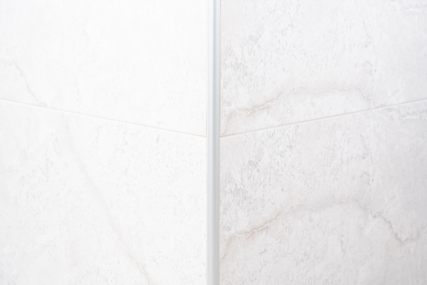 Laattalista Genesis 10mm matta hopea 250cm