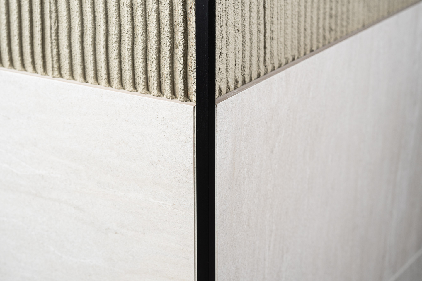 Laattalista Genesis neliö 10mm 250cm matta musta