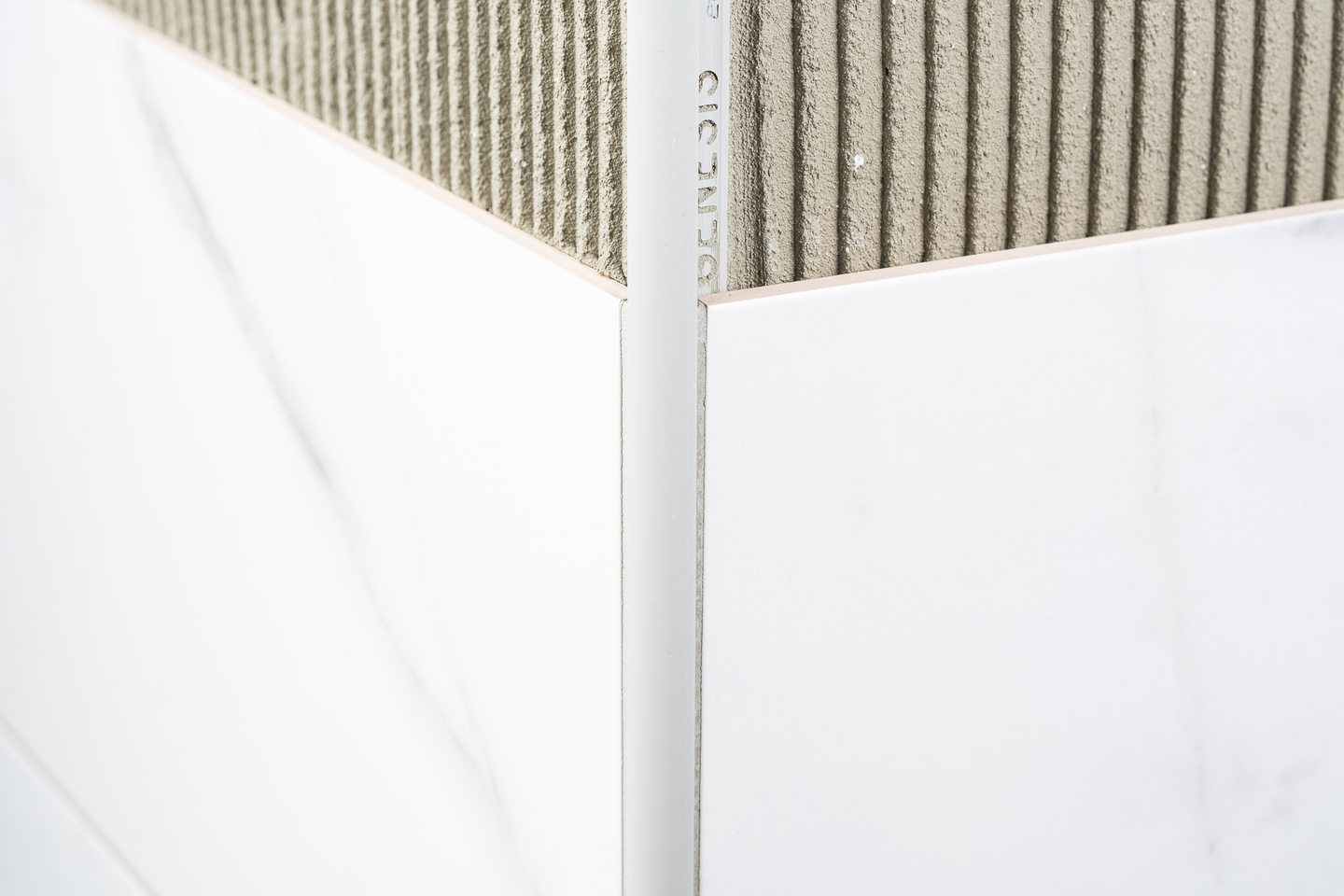 Laattalista Genesis pyöreä 6mm 250cm PVC vaaleanharmaa