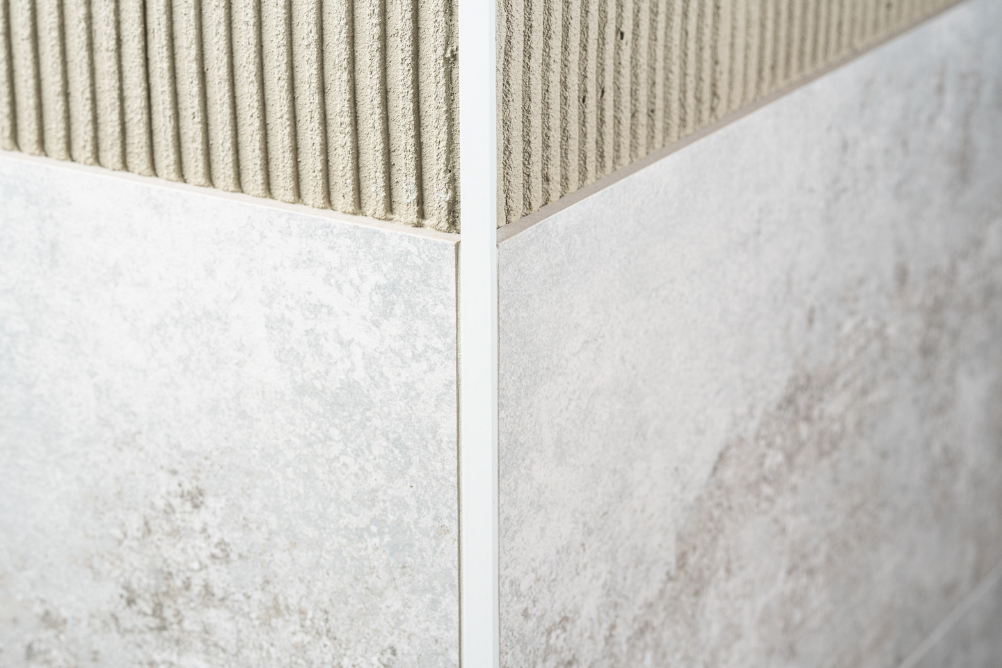 Laattalista Genesis L-malli 10mm 250 cm vaalean harmaa