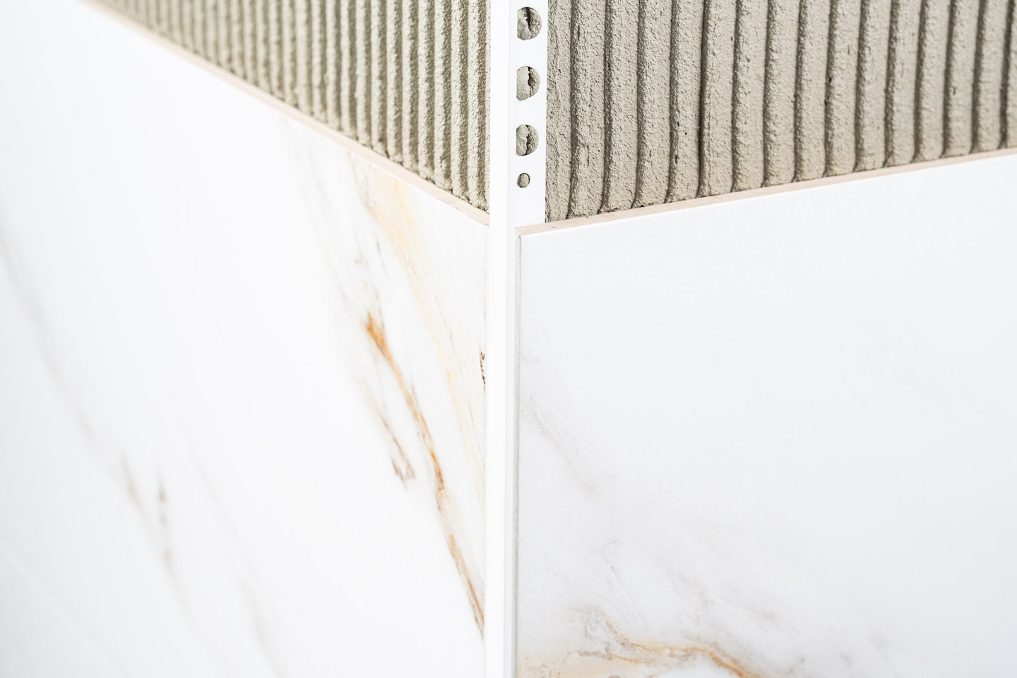 Laattalista Genesis L-malli 12mm 250cm valkoinen