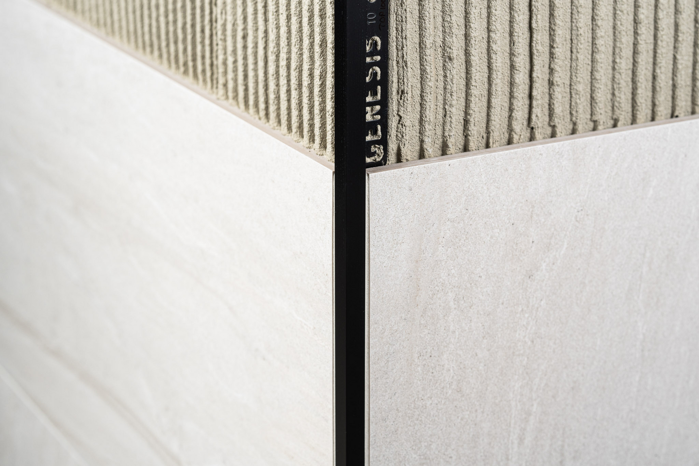 Laattalista neliö 12mm 2,5m musta