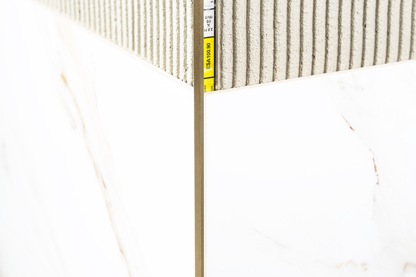 Laattalista Genesis L-malli 10mm 250 cm harjattu kulta