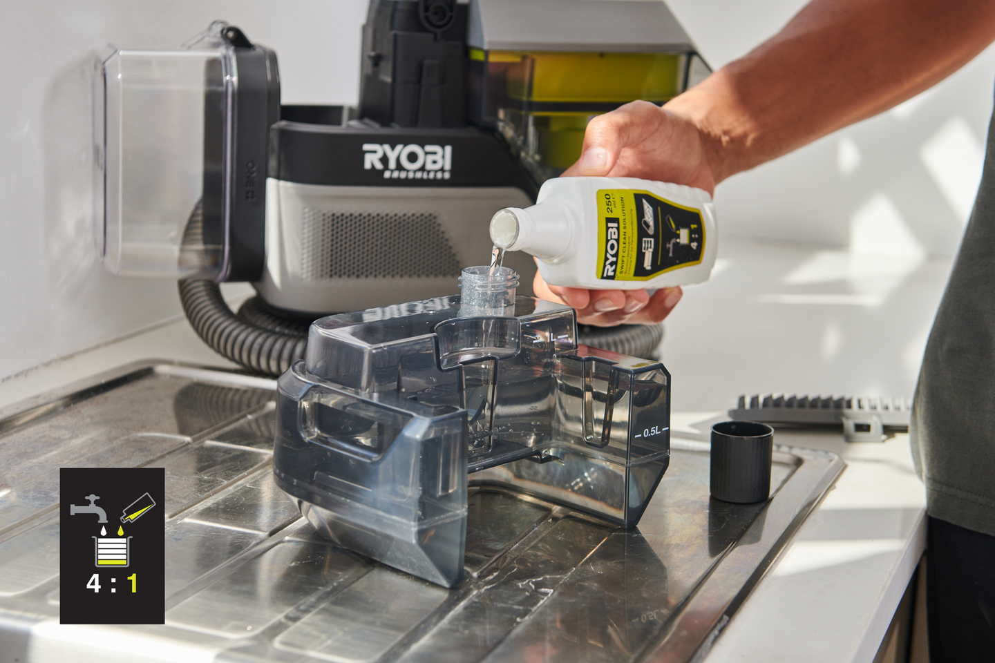 Tekstiilipesuri Ryobi RDC18BL-0 18V ONE+ hiiliharjaton ei akkua mukana