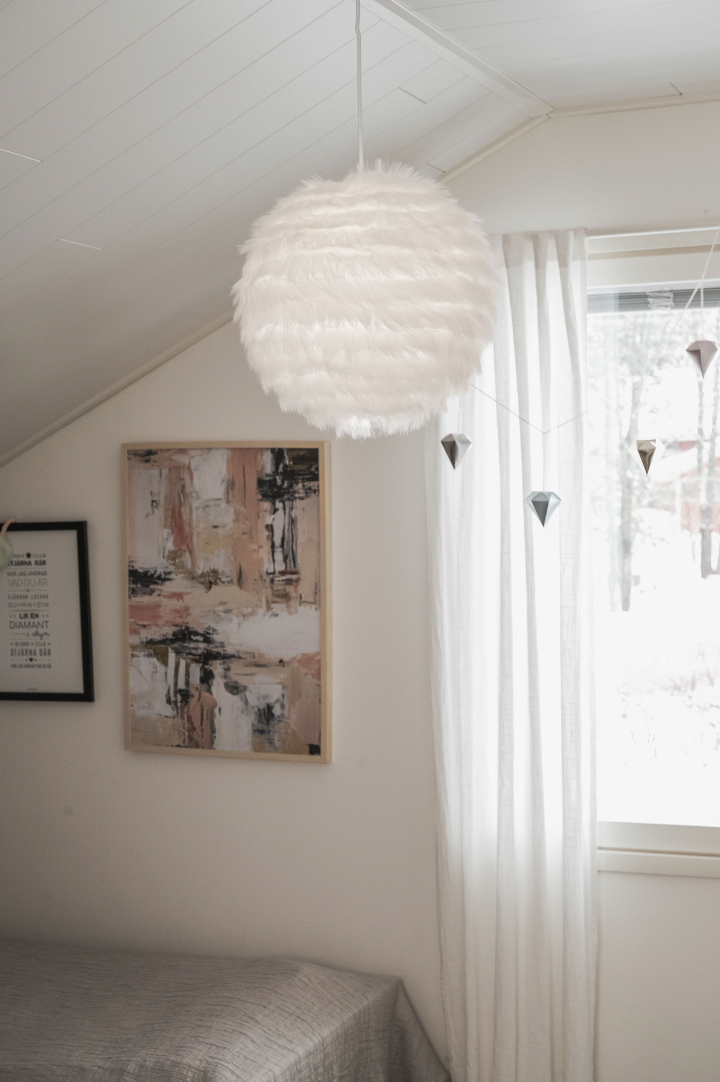 Riippuvalaisin TRIO Furry E27 35cm hiekanvalkoinen