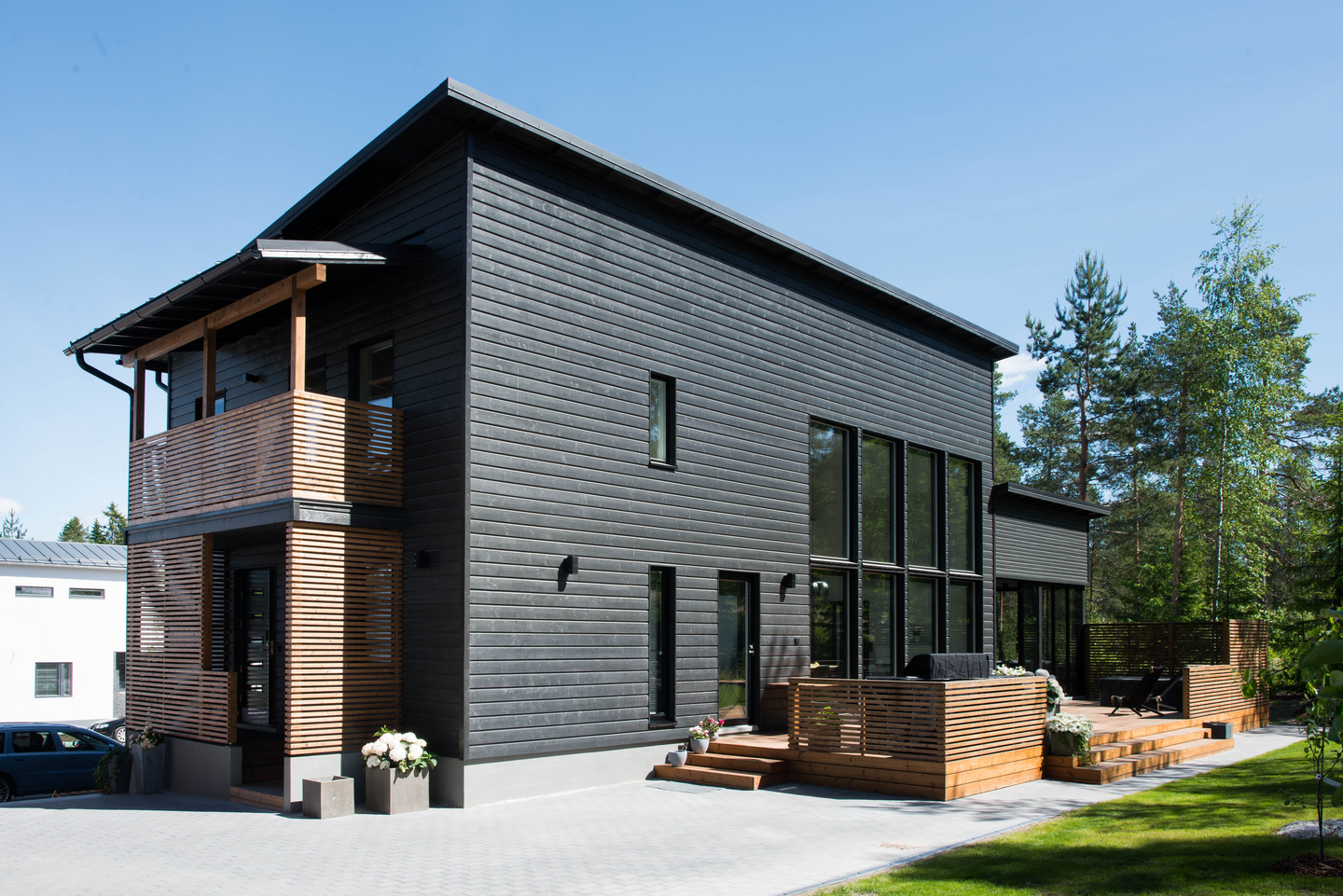 Ulkoverhouspaneeli Siparila Frost Black 22x220x4750 valmismaalattu 4kpl 3,79m²