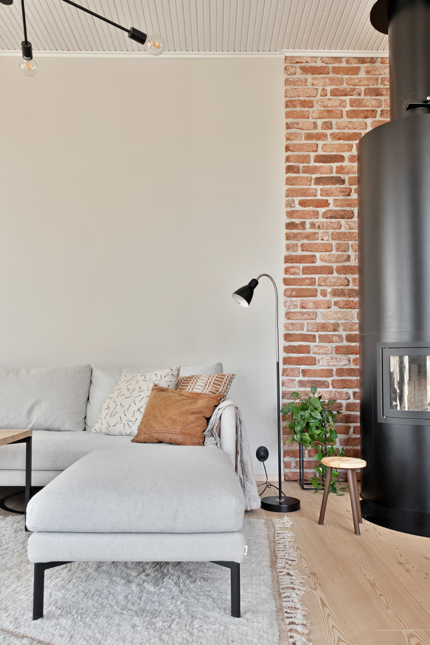 Lattiavalaisin Sessak Kian E27 musta