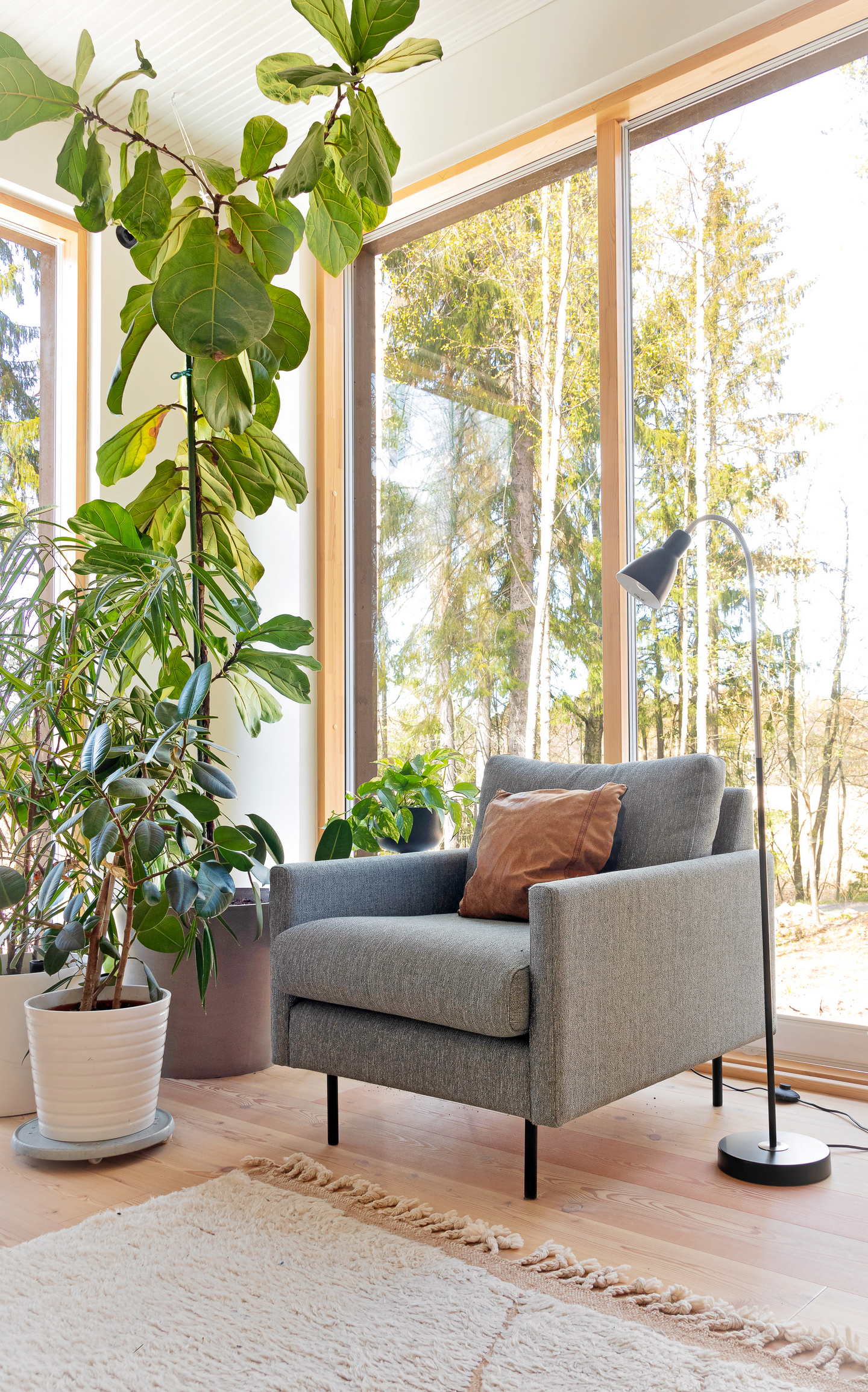 Lattiavalaisin Sessak Kian E27 musta