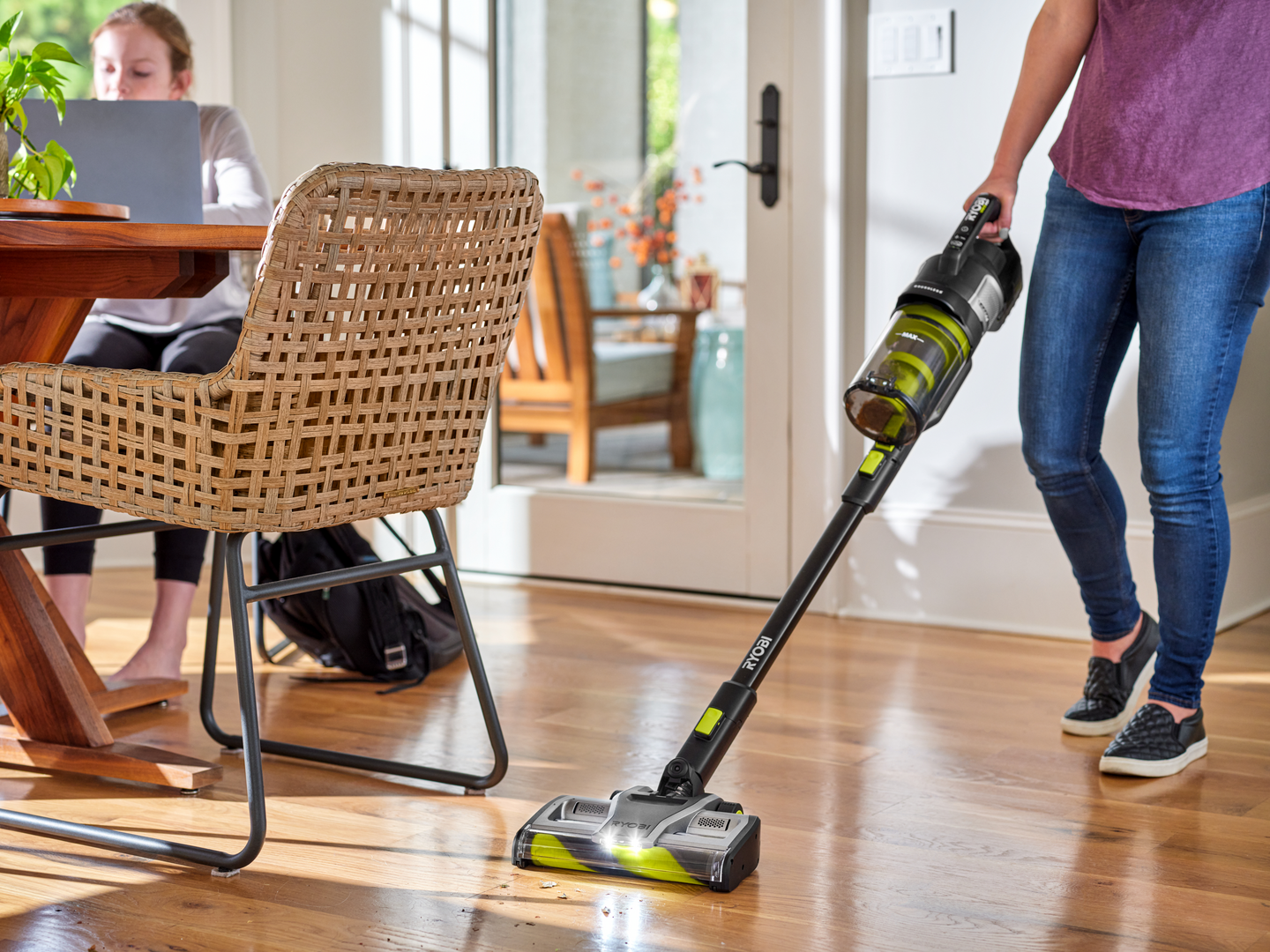 Varsi-imuri Ryobi RASV18BL-0 18V ONE+ hiiliharjaton moottori ei akkua mukana