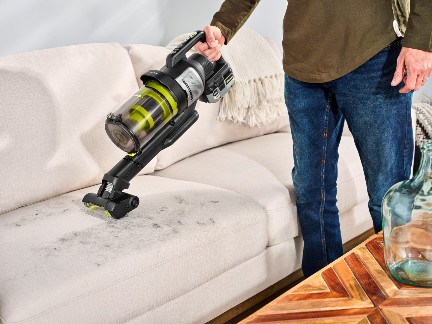 Varsi-imuri Ryobi RASV18BL-0 18V ONE+ hiiliharjaton moottori ei akkua mukana