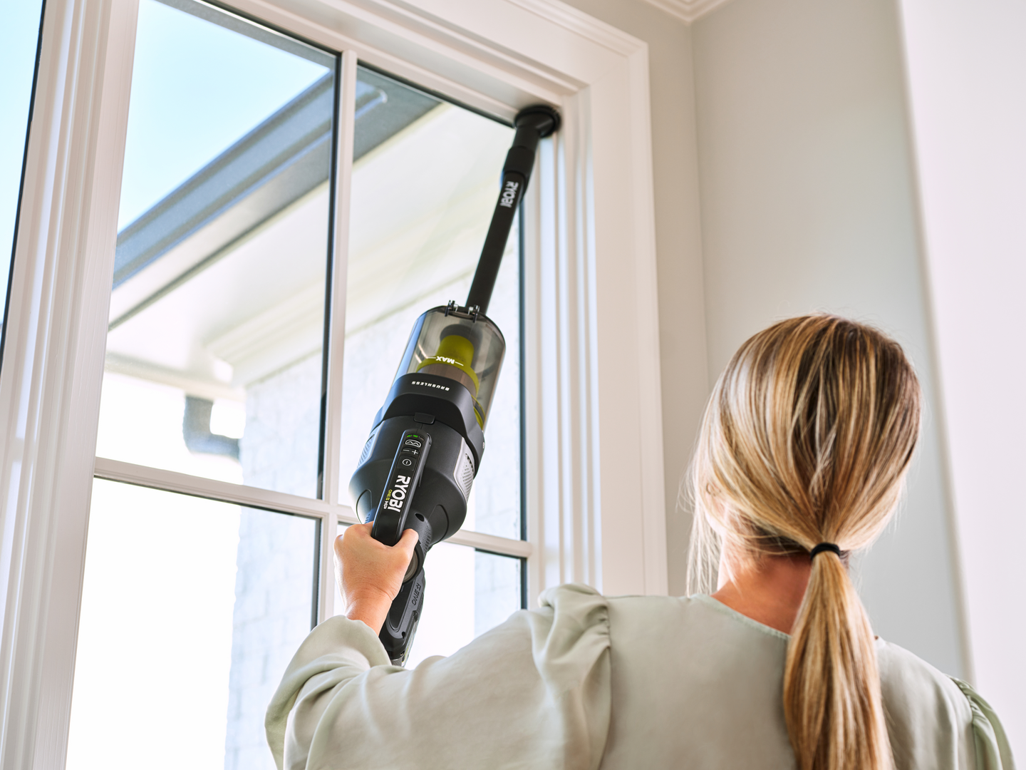 Varsi-imuri Ryobi RASV18BL-0 18V ONE+ hiiliharjaton moottori ei akkua mukana