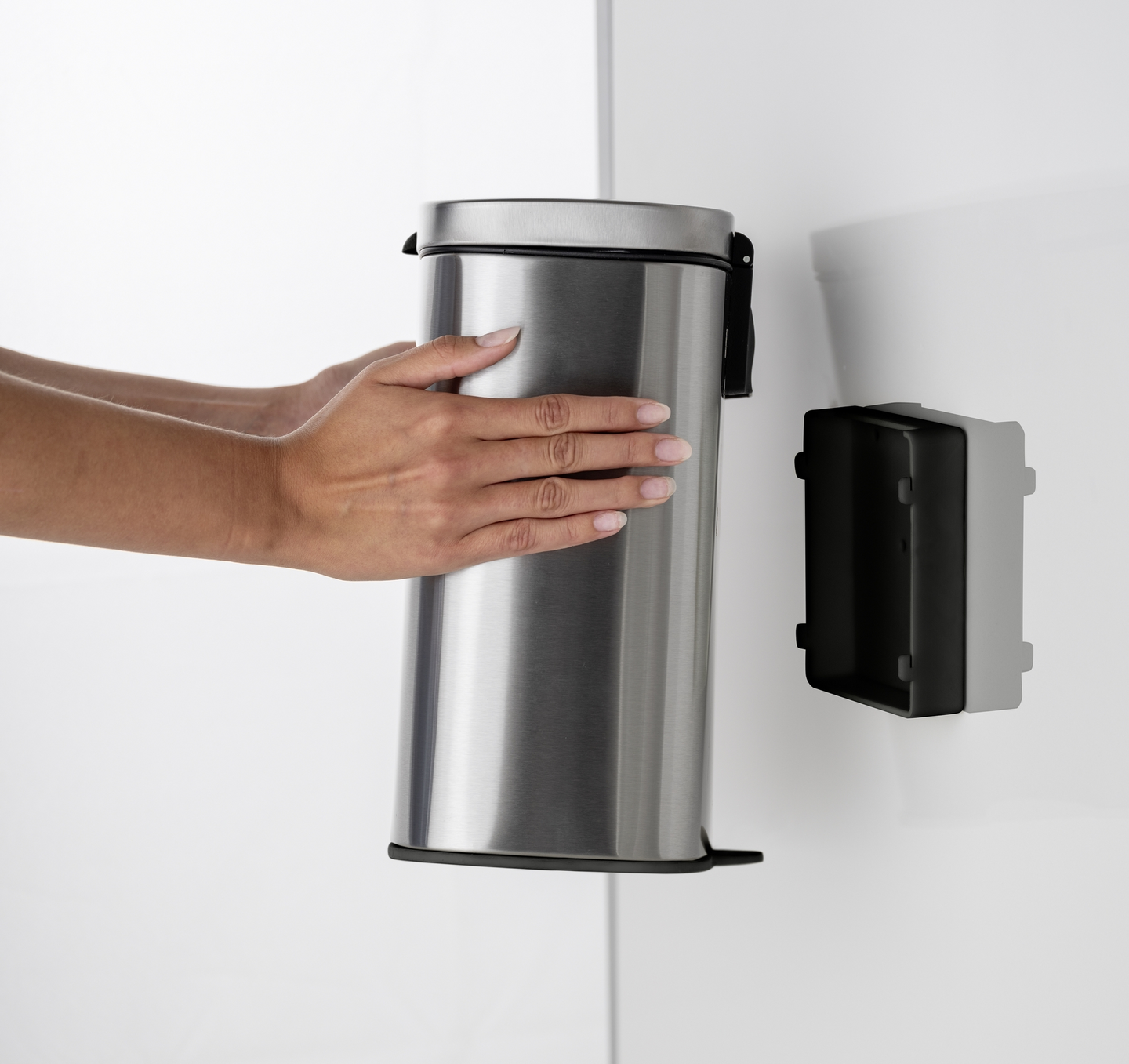 Seinäroska-astia Wenko Sare 21,5x29,5x19cm matta kromi TurboLoc-kiinnityksellä