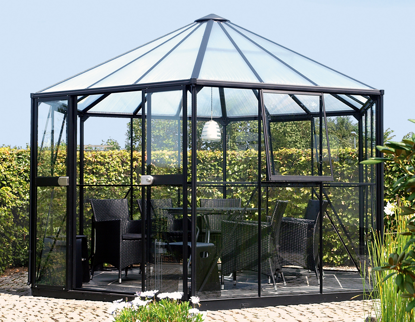 Kasvihuone Vitavia Hera 9000 karkaistu lasi kennolevy mustalla alu, sokkelilla