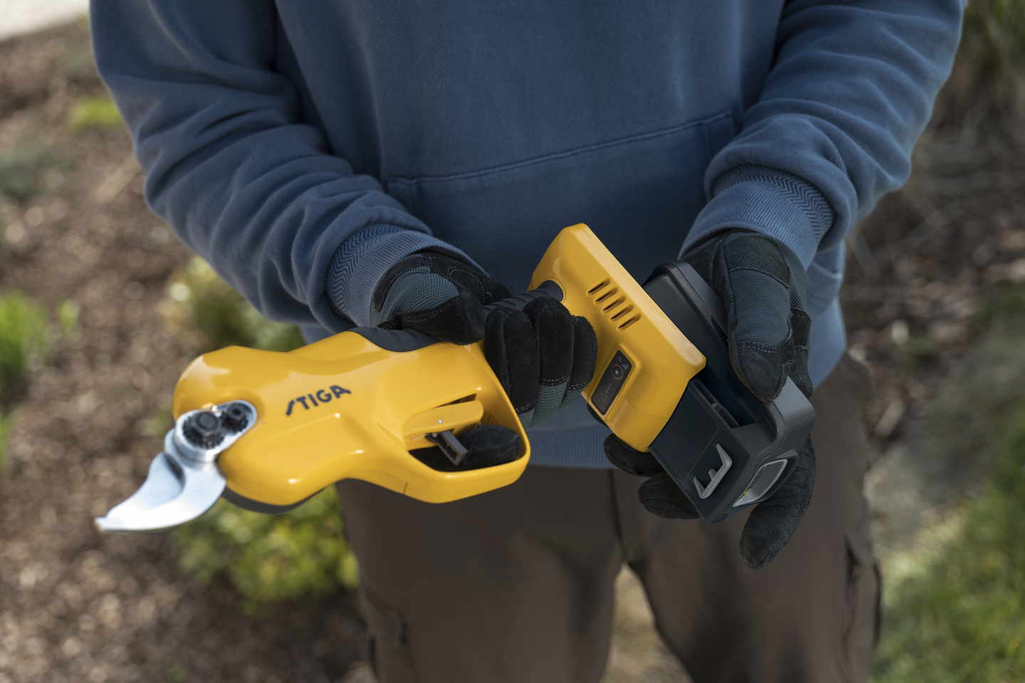 Akkuoksasakset Stiga SC 100e Kit 1x2,0Ah