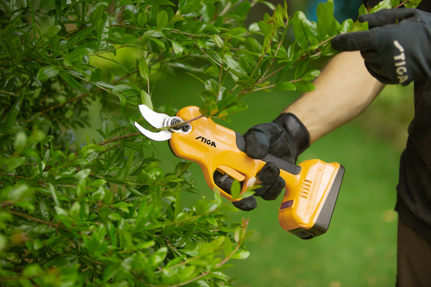 Akkuoksasakset Stiga SC 100e Kit 1x2,0Ah