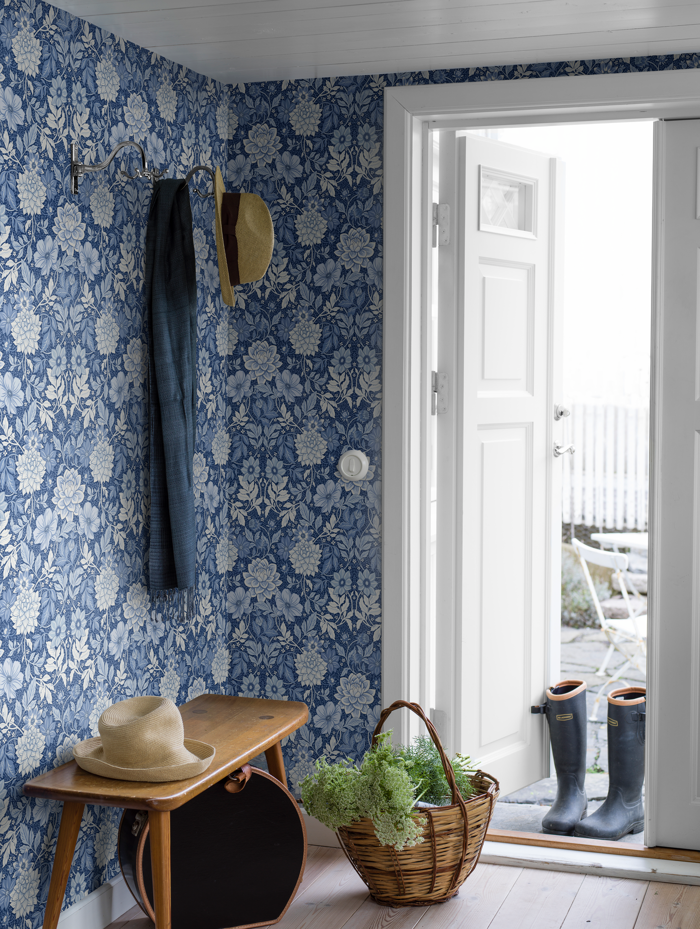 Kuitutapetti Boråstapeter Blue & White 6141 Dahlia Garden 10,05m