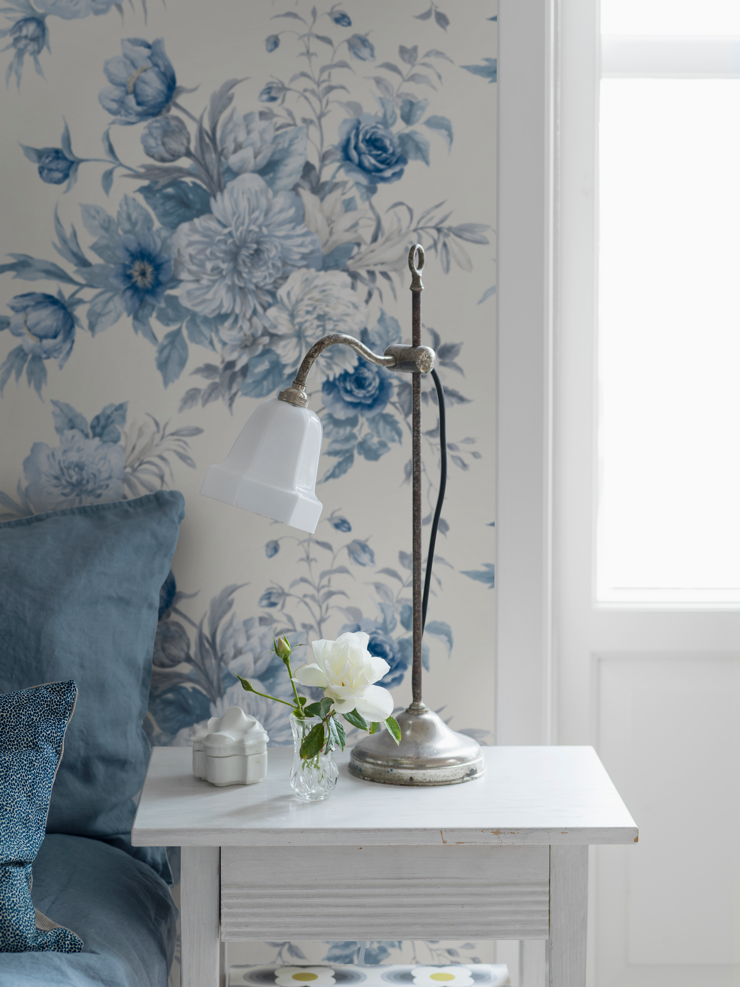 Kuitutapetti Boråstapeter Blue & White 6140 Floral Charm 10,05m