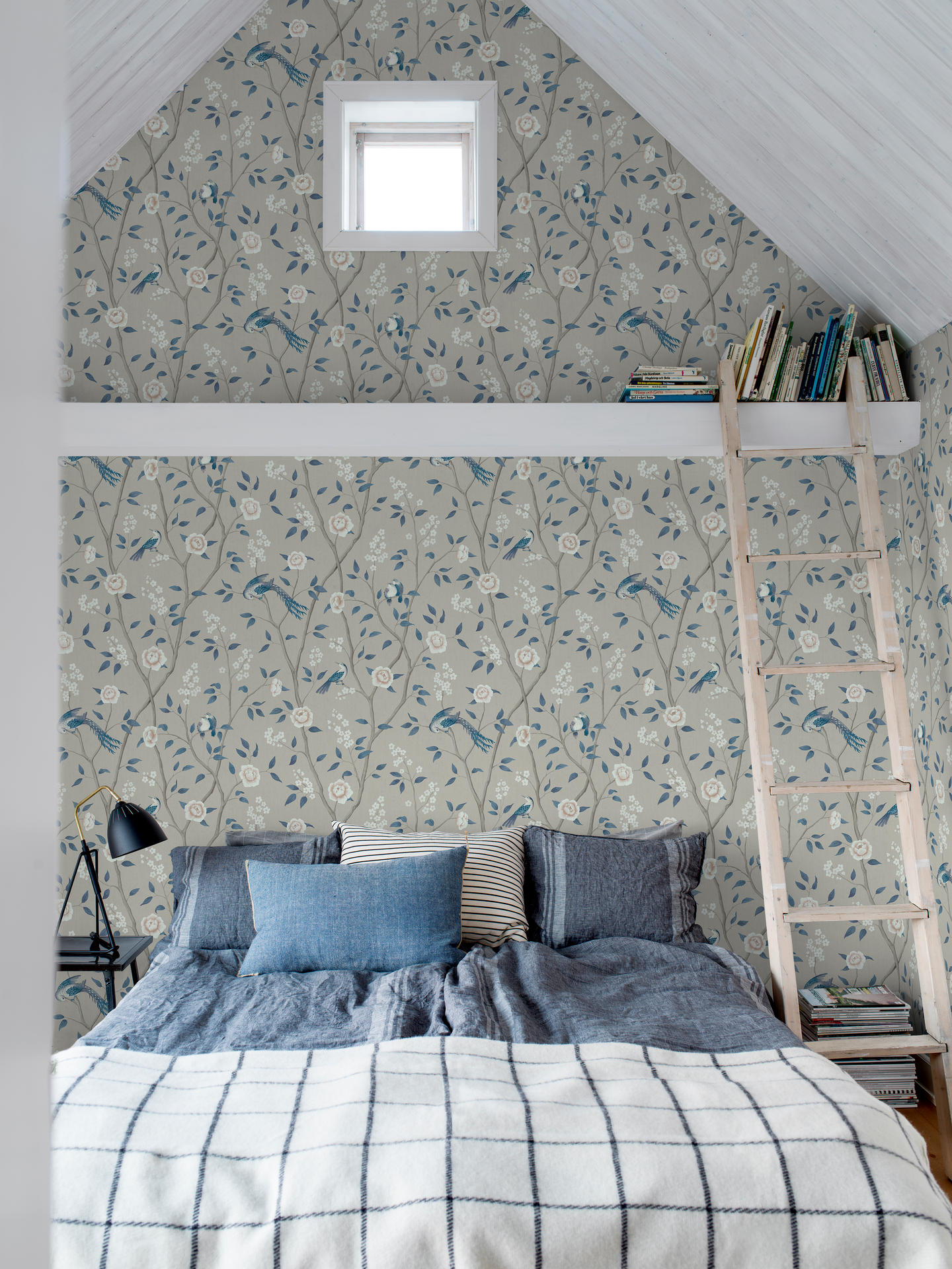 Kuitutapetti Boråstapeter Blue & White 6143 Paradise Birds 10,05m